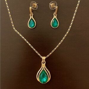 Elegant Gold and Green Teardrop Jewelry Set